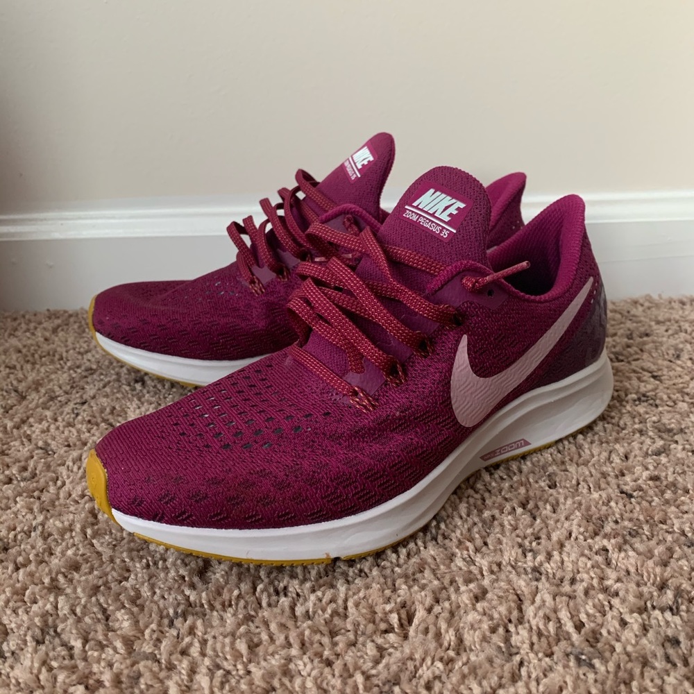 Nike Women’s Pegasus Size 9